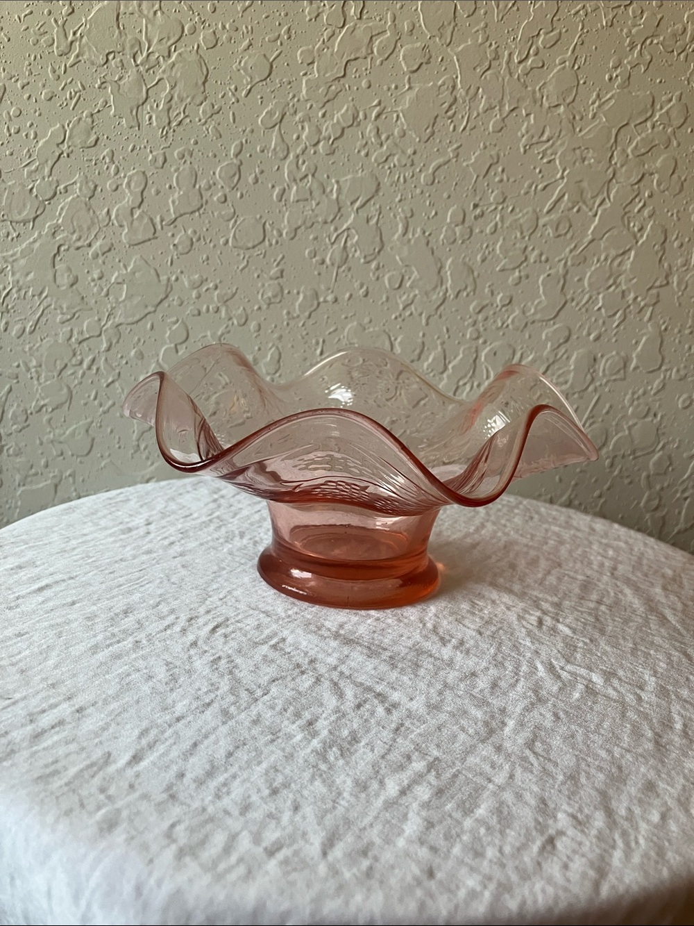 Depression Glass: Ruffled Glass Bowl - Pink Blush